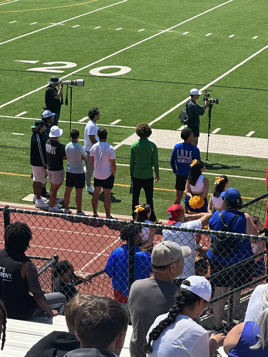 govduck1's tweet photo. @mtorressports Buddy sent this to me wearing Duck gear at local HS game https://t.co/ILGGddA2de