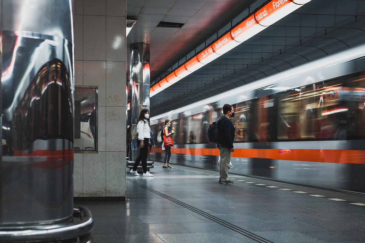 arrival 
#streetphotography #streetlife #streetarteverywhere #streetphotographymagazine #streetpeople #podium #streetphotographyinternational #rfshooters #raw_street #metro #cityphotography #citycolor #urbanphotography #canon #canonphotography