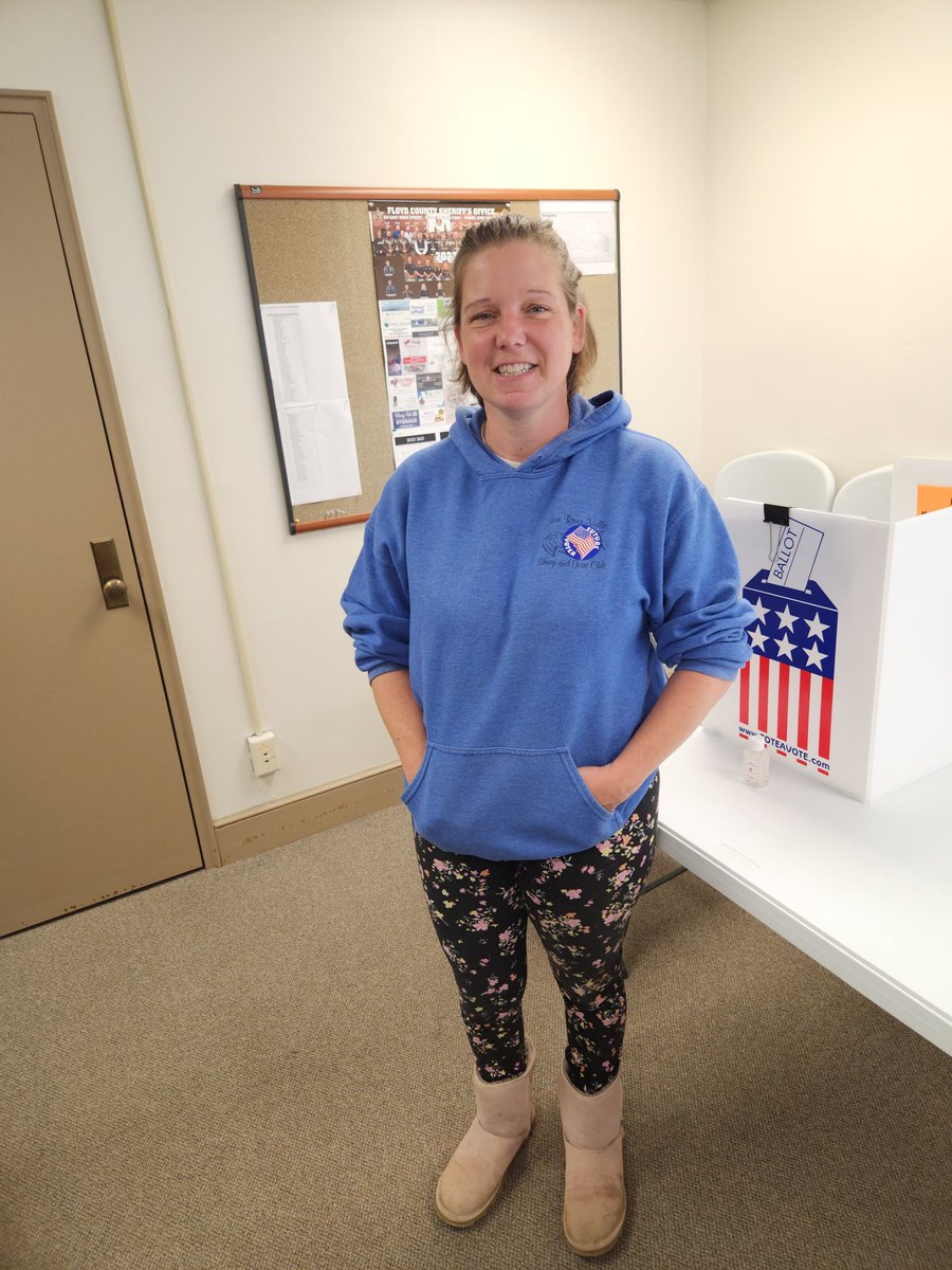 friends_ofgates's tweet photo. Please get out and VOTE!!! Let's show Richmond what country girls are made of! We take care of our neighbors!
#vastatesenate
#district7
#earlyvoting
#democracy https://t.co/bIb8eauT7L