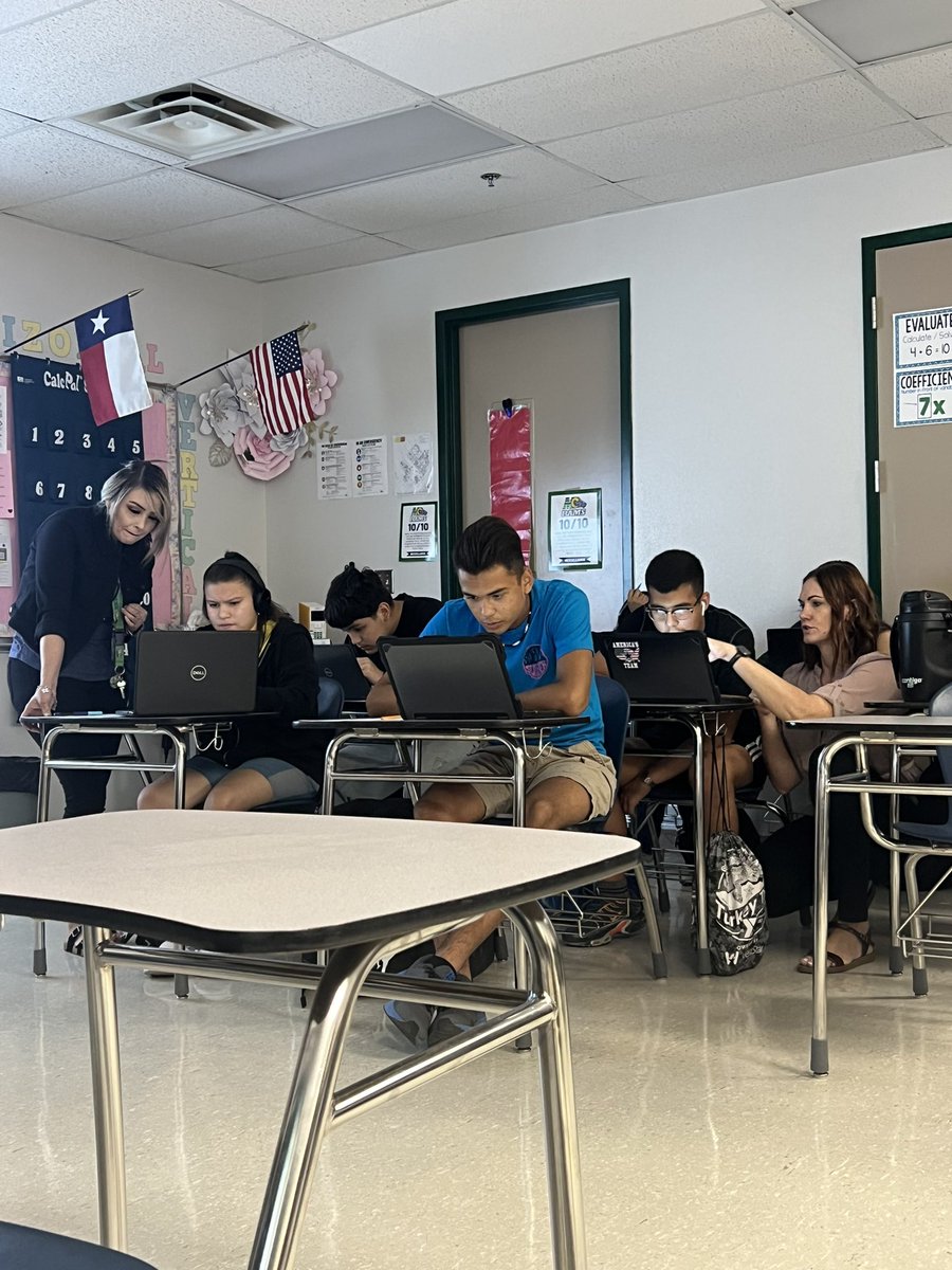 Ms. Castañeda & Mrs. Santiago promote #ExcellenceForAll in their classroom day in and day out! 📈🔢 @MontwoodHS @ysolis_mhs @MHS_AP_CRangel @MTorales01 #earnyourhorns #TeamSISD