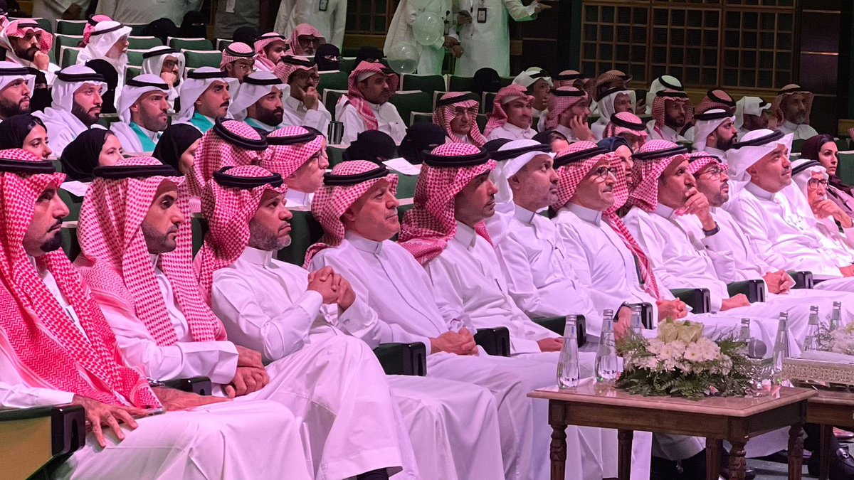 Cluster2_Riyadh's tweet photo. برعاية معالي #وزير_الصحة أ. فهد الجلاجل حفل تخريج ١٦٠ طبيب وطبيبة من أكاديمية طب الأسرة، وتدشين ١٠ مشاريع أكاديمية صحية في  
#تجمع_الرياض_الصحي_الثاني https://t.co/T4JUlpl8rq