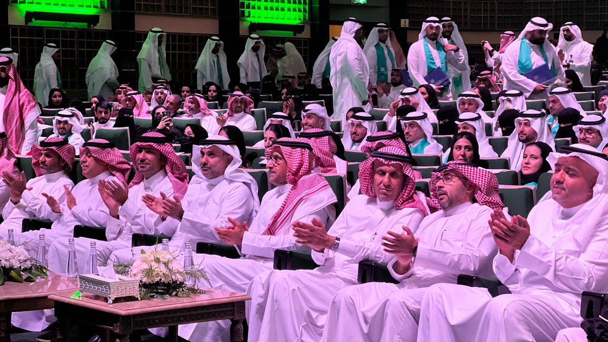 Cluster2_Riyadh's tweet photo. برعاية معالي #وزير_الصحة أ. فهد الجلاجل حفل تخريج ١٦٠ طبيب وطبيبة من أكاديمية طب الأسرة، وتدشين ١٠ مشاريع أكاديمية صحية في  
#تجمع_الرياض_الصحي_الثاني https://t.co/T4JUlpl8rq