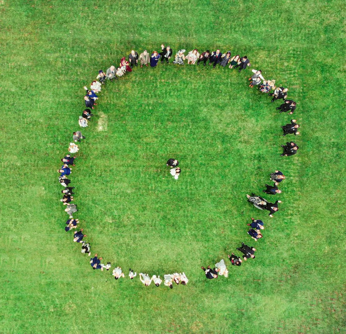 jjgreigphoto's tweet image. Shoot from the skies!
📷 Looking for unique perspectives? Let's get creative with group shots and the rest! Your wedding party will look spectacular from every angle, especially with the drone!
#CreativeAngles #GroupMagic #CaptureTheMoment #dronephotography #weddingphotographer
