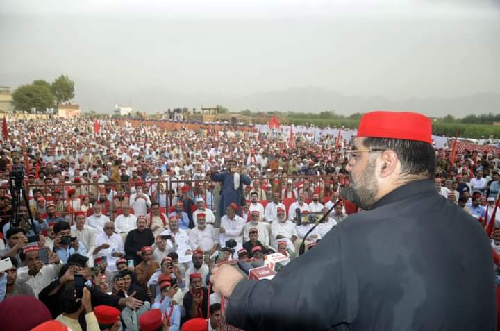 Tauqeer67799648's tweet photo. عوامی نیشنل پارٹی پی کے 51 مردان کے زيراہتمام عالم گنج تحصیل کاٹلنگ میں ورکرز کنونشن، صدر عوامی نیشنل پارٹی خیبر پختونخوا ایمل ولی خان ورکرز کنونشن سے خطاب کررہے ہیں۔
#ANPMardan | #Vote4Laltain
#AwamiNationalParty #AimalWaliKhan #EveryoneFollow #everyone https://t.co/b362zLd14F