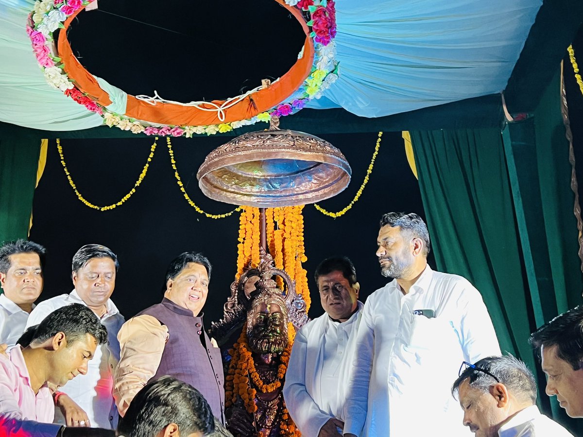 BalwanPoonia_'s tweet photo. एक ओर चौक की सौगात भादरा की जनता को ,
अग्रसेन चौक भादरा पर मूर्ति का अनावरण किया । इस दोरान अग्रवाल समाज के लोगो ने ज़ोरदार स्वागत किया । https://t.co/qygMKEwg4j