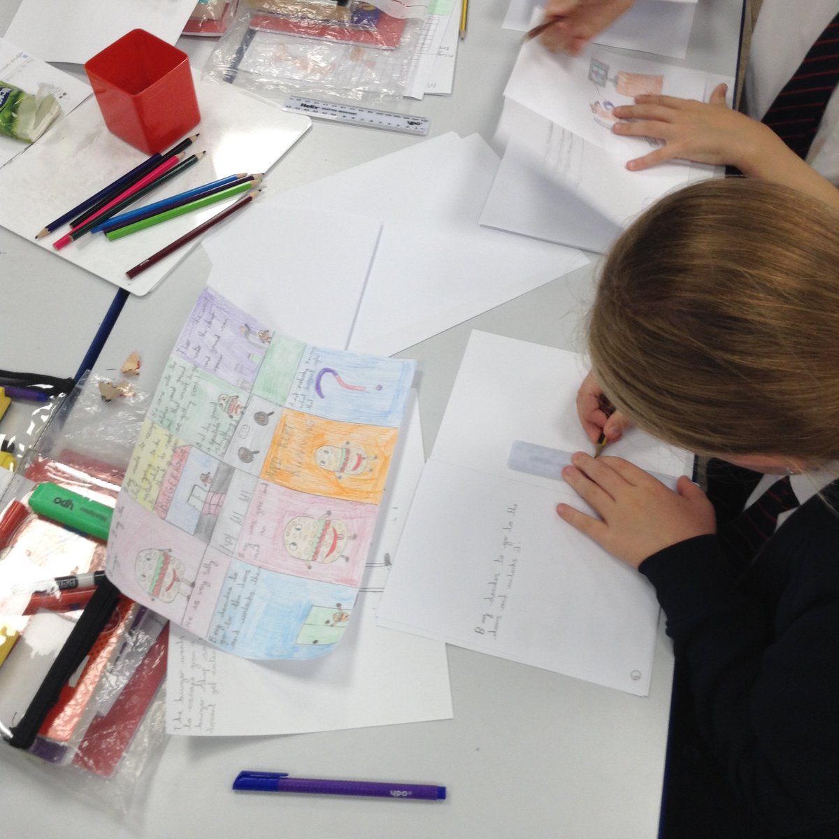 halfpennylane's tweet photo. 6T had the pleasure today to have a Creative Writing Workshop led by the wonderful @GarethLJackson1 . The children loved using their imagination to create their own story books.

#BeHalfpenny #MiniAuthors #Imagination https://t.co/VVdcmoznMO
