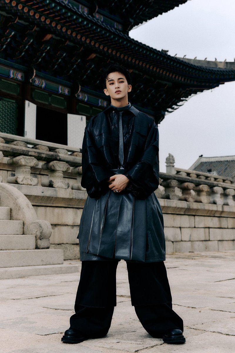 이 효자 고양이는 추석선물로 엄청난 의상의 티져를 줍니다 🥹🥹🥹❤️