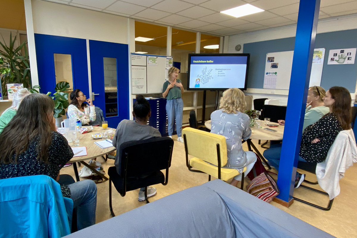 Gisteren met Maartje de eerste training v.d.leergang ‘Aan het einde van de preventielijn’ gegeven op <a href="/VanHouteschool/">Van Houteschool</a> De trainingen gaan in op hoe je de leerling die volledig ‘uit het raampje’ is, vanuit rust kunt helpen #coregulatie #zelfzorg #windowoftolerance #onzichtbarekoffer