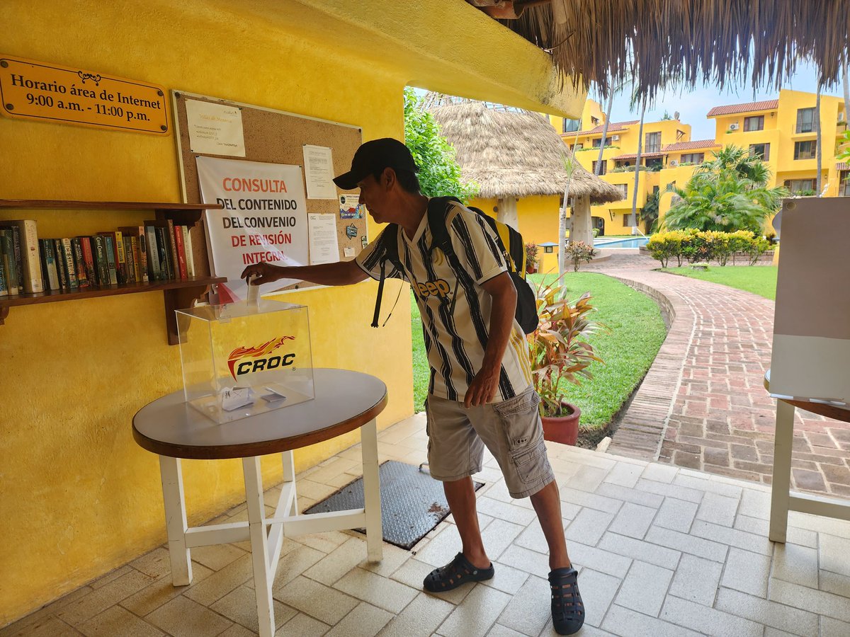 cesarmung's tweet photo. #Crocolima llevando  a cabo la Consulta de Revisión  y Aprobación  de Nuestro  #ContratoColectivodeTrabajo dónde Compañeros trabajadores de #VillasDeMenorca  Votaron a favor de sus prestaciones a través del Voto Libre, Directo y Secreto. 
@IsaiasGCroc @davidoq @CROC_Nacional https://t.co/2HtOAjyfWg