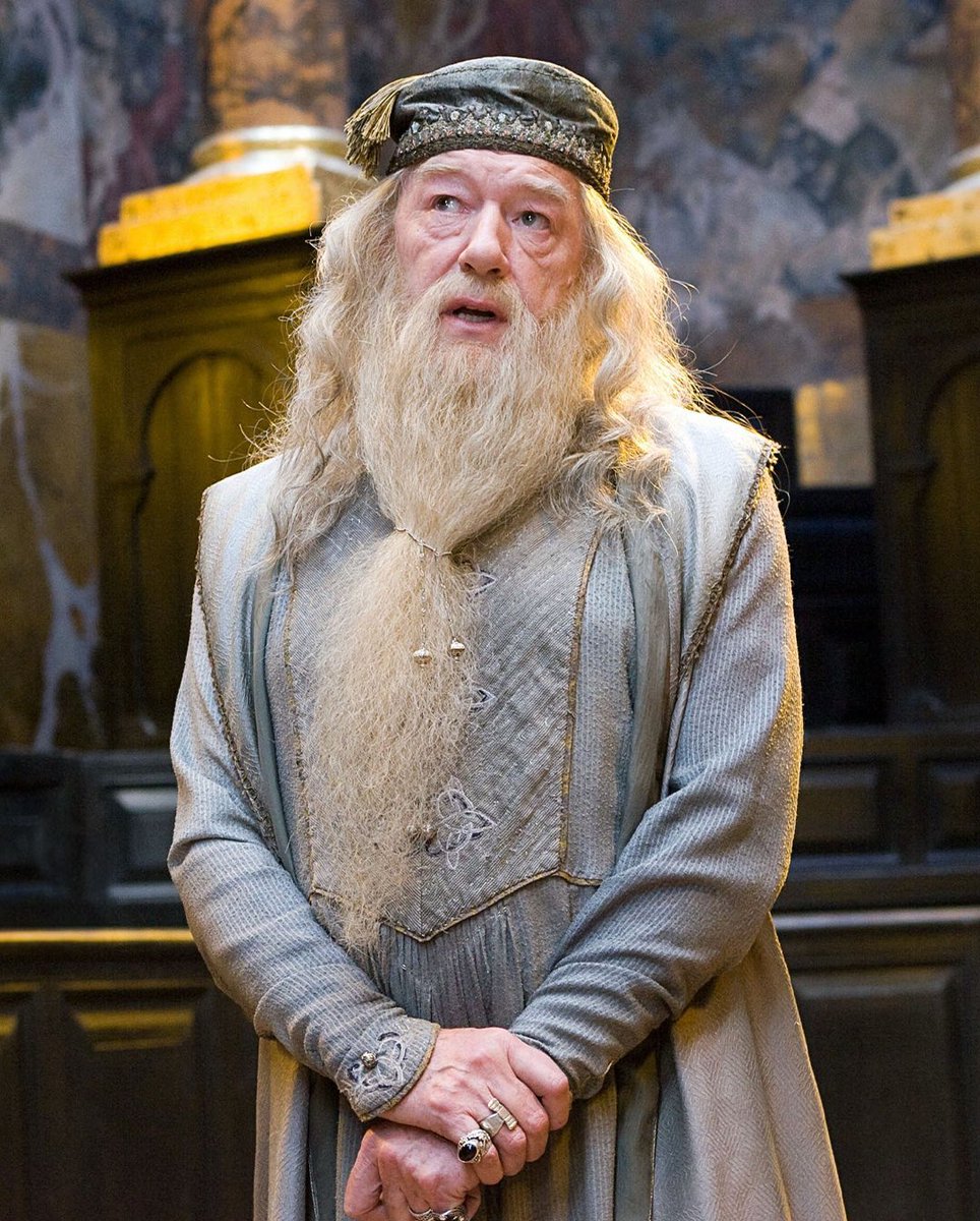 Mutluluk en karanlık zamanlarda bile bulunabilir, sadece ışıkları yakmayı unutma. -Dumbledore