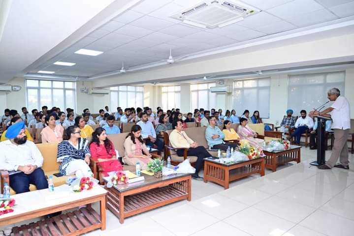IMSAR_MDU's tweet photo. Career Counseling &amp; Skills Workshop Highlights at Maharishi Dayanand University, Rohtak!

On September 22.The workshop, organized in collaboration with Mahendra Pride and Nandi Foundation, featured Vice Chancellor Prof. Rajbir Singh as the chief guest.

#mdu
#Career https://t.co/3hU6C1evhE