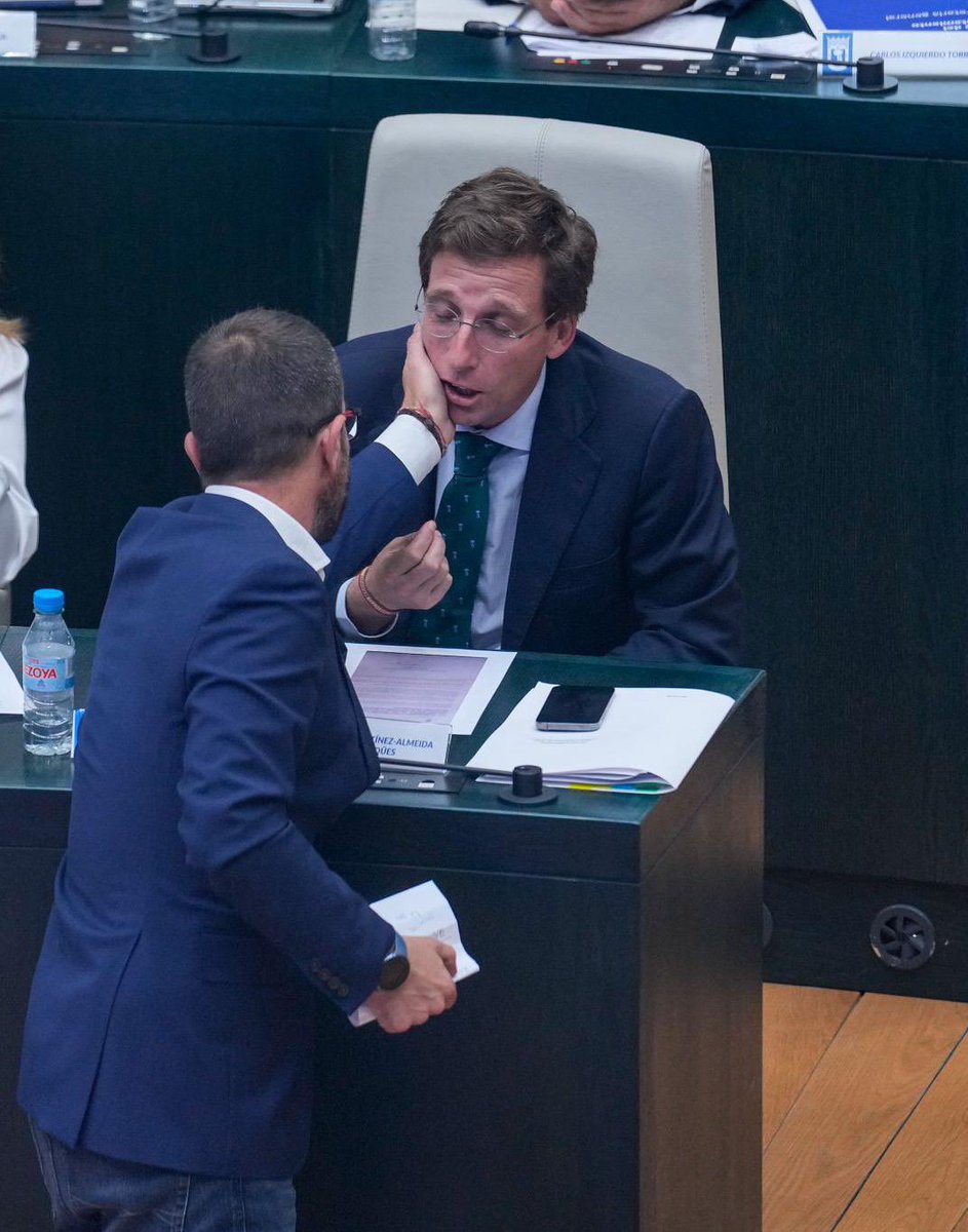 WillyTolerdoo's tweet photo. Es imposible resumir mejor al PSOE en una imagen. https://t.co/WOR65nKD3j