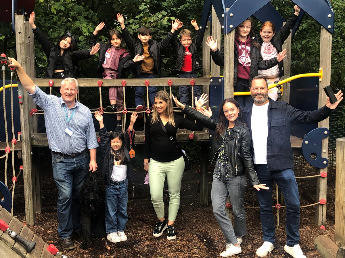 Pupils at <a href="/HighgatePri/">Highgate Primary</a> received these fab winter coats today thanks to the #Highgate-based <a href="/ReissDebra/">The Debra Reiss Foundation</a>!

We're grateful to Abi, Darren, Frank &amp; Kirsty for supporting youngsters &amp; their families in #Haringey.

It was lovely to see the smiles on the kids' faces &amp; to meet Horace! 🐶