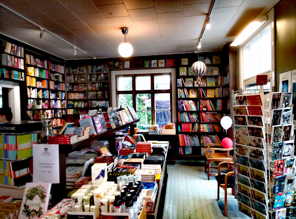 Ihan mahtavaa! Vinhan kirjakaupassa Ruovedellä kävi kesällä 50 000 vierailijaa. Koko kunnassa on reilu 4000 asukasta. 120-vuotias <a href="/v_vinhan/">Vinhan kirjakauppa</a> on upea kirjakaupan, antikvariaatin, gallerian ja kirjakahvilan yhdistelmä.

Eläköön kirjat ja kirjakaupat! ♥️📚

yle.fi/a/74-20052436