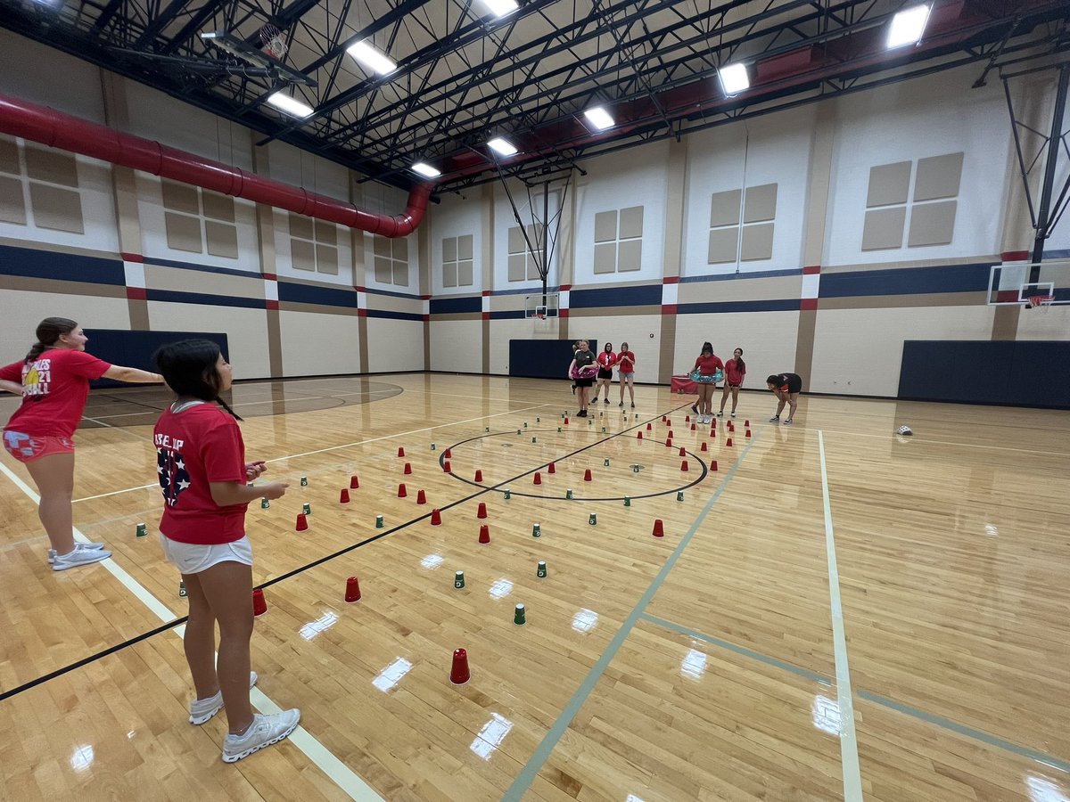 dawson_eaglesSB's tweet photo. Backwards Day on a rainy ⛈️ minefield competition day!
🥎
🦅
🙈
#backwardsday #competitionFridays #itsbetterhere #someflyweSOAR #FAMILY @DawsonHighSchl https://t.co/l8T6WsWZuI
