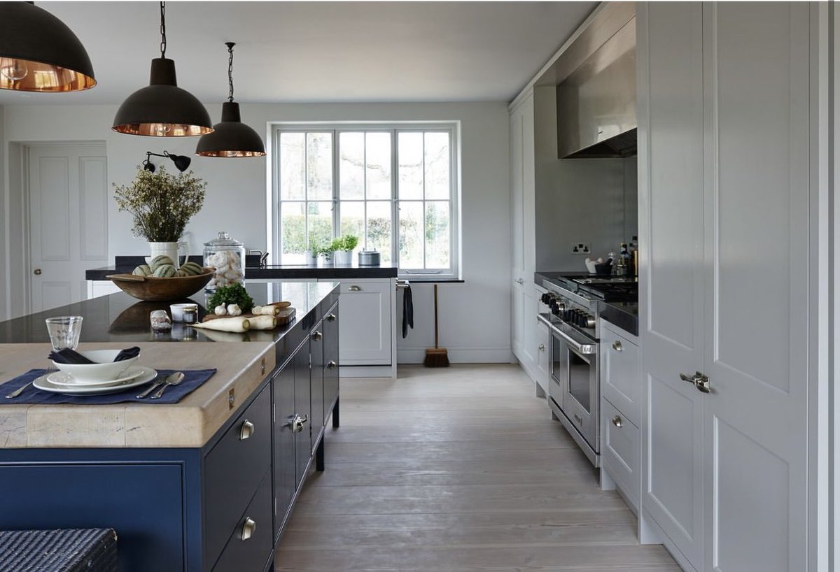 westinhoods's tweet photo. Beautifully elegant @MowlemKitchens kitchen complete with their signature bespoke Westin wall mounted hood! Brilliantly shot by Jake Fitzjones Photography 📸 https://t.co/muFBhiY2R0