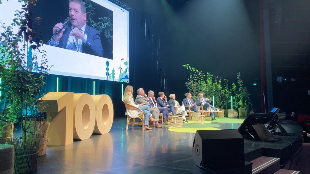 departement86's tweet photo. Table ronde ''Le territoire et ses réussites'' aux 100 ans du Syndicat Énergies Vienne
''L’engagement &amp; la solidarité des élus de la Vienne ont permis de créer le syndicat et d’être le 1er département de France totalement électrifié. C’est bien l’ADN de la Vienne'' @AlainPichon86 https://t.co/9fkma45p9a