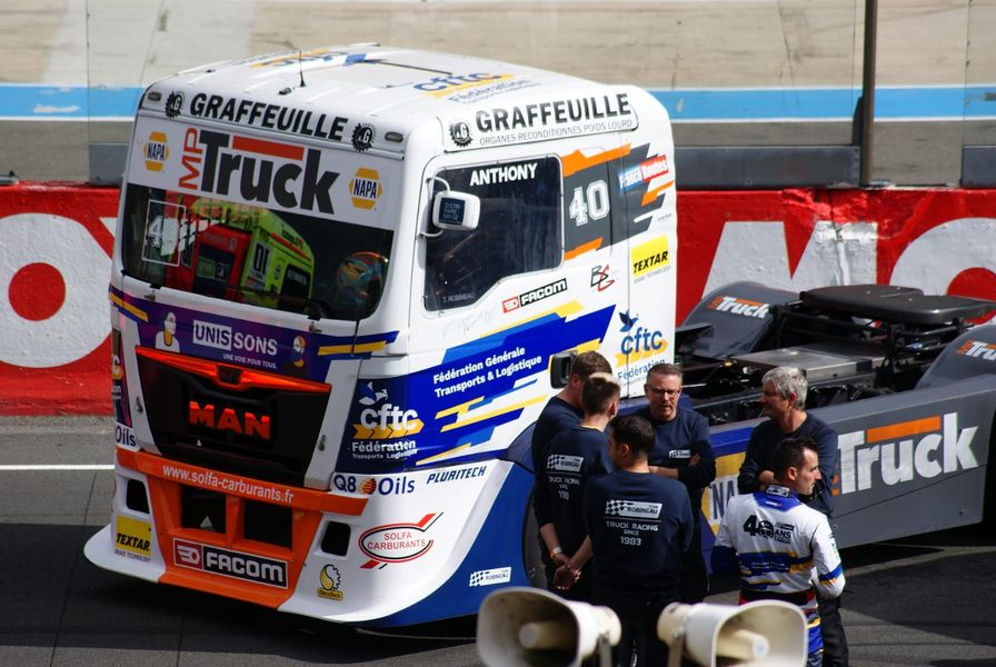R0bertAndrew's tweet photo. Retour en images sur les 24 h du Mans camions, où se trouvaient des élèves de Bac Pro MV VTR et des étudiants de BTS MV (Maintenance des Véhicules)...
Photos: Louis (BTS MV1).
#mantruckandbus #mantrucklehavre #bacpromv #btsmv #lyceelavoisier #24hdumans #24hlemanscamions https://t.co/JzPHCvX2Fq