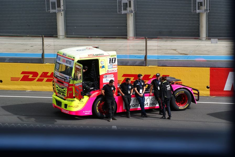 R0bertAndrew's tweet photo. Retour en images sur les 24 h du Mans camions, où se trouvaient des élèves de Bac Pro MV VTR et des étudiants de BTS MV (Maintenance des Véhicules)...
Photos: Louis (BTS MV1).
#mantruckandbus #mantrucklehavre #bacpromv #btsmv #lyceelavoisier #24hdumans #24hlemanscamions https://t.co/JzPHCvX2Fq