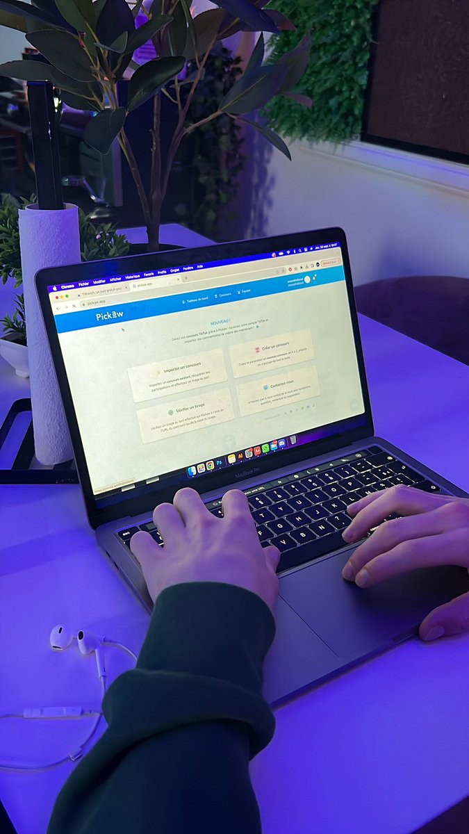 Nous sommes en train de chercher une solution pour tirer au sort un com au hasard! On va essayer de le faire en live X ici à 22h! 
Bon chonce