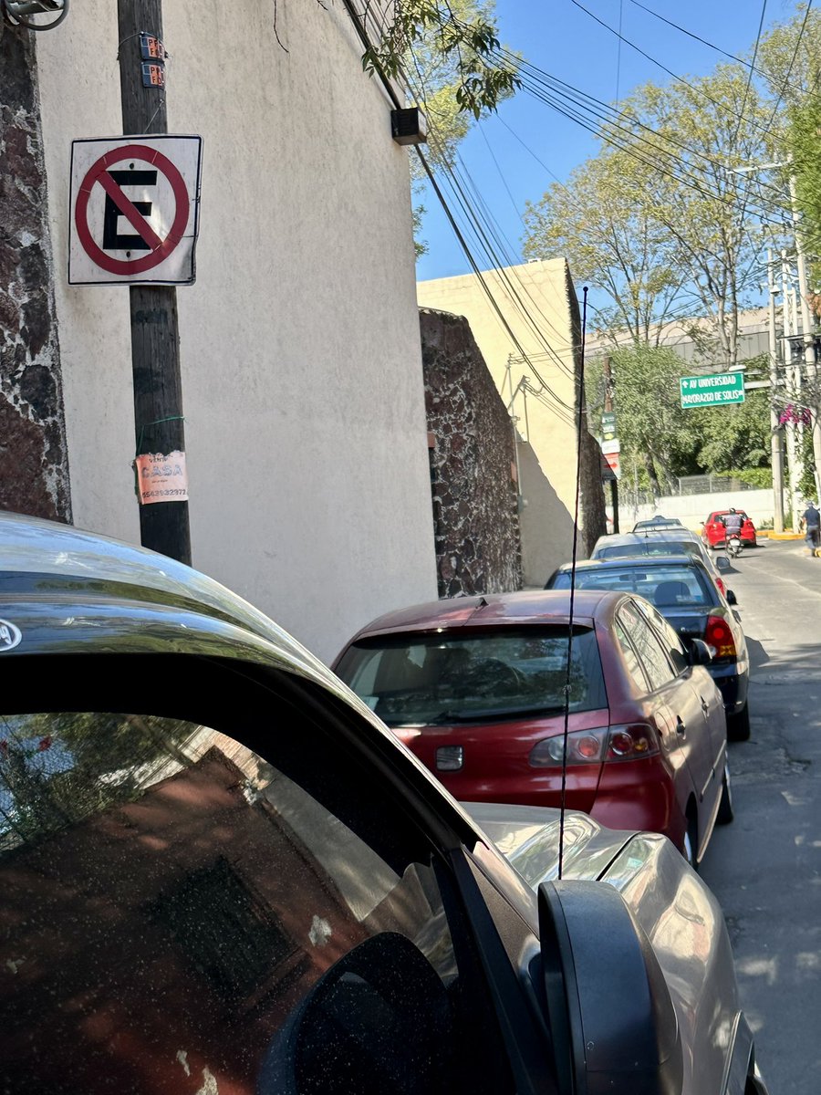F_SOrtega's tweet image. ¡No estacionarse! 
Calle Puente de Xoco. Col. Xoco. Necesario sancionar conforme a reglamento de tránsito. @UCS_GCDMX @SSC_CDMX @BJAlcaldia @OVIALCDMX @martibatres @STaboadaMx