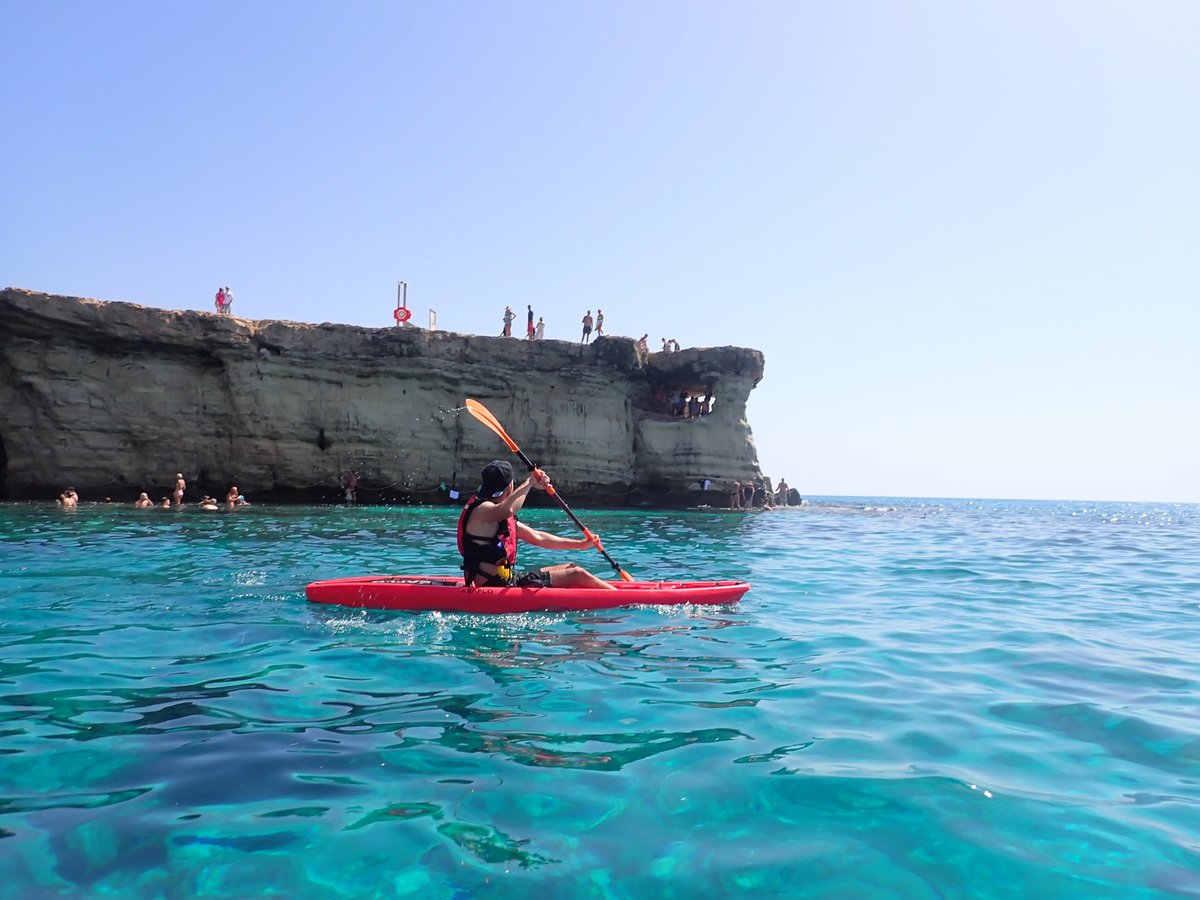 CyprusWalksEtc's tweet photo. Photo taken today, 28 Sep 2023. Cyprus sea in September is possibly at its best, quite calm and relatively warm. Great for kayaking, snorkeling, swimming. + we spot seals sometimes.
#ayianapa #capegreko #kayak https://t.co/1yxLDZHmhD