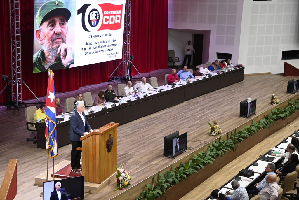 PartidoPCC's tweet photo. @DrRobertoMOjeda @cdr_cuba @GHNordelo5 @jaarreaza @MMarreroCruz @DiazCanelB Como colofón del #XCongresoCDR  el presidente @DiazCanelB pronunció las palabras de clausura.
🔊Felicidades a todos los cederistas de #Cuba, organización fundada por Fidel en una histórica noche en esta fecha hace 63 años. https://t.co/sbeUEXfcVz