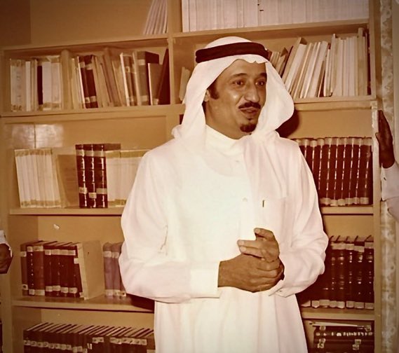 Abdulraman9's tweet photo. 🛑 صاحب أكبر مكتبة شخصية في العالم العربي .. الذي ختم القرآن قبل سن العاشرة وعالم التاريخ والأنساب .. الذي أصبح ملكًا .. 

سرد نادر وجديد ⬇️ https://t.co/YAjxWVON5q