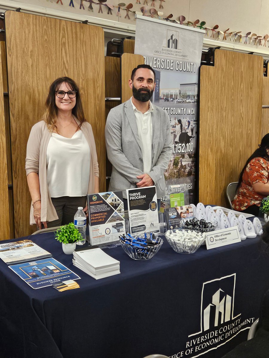 RivCoED's tweet photo. Highgrove Community Town Hall meeting w/ @SupJeffries office. Jeff Van Wagenen, Riverside County CEO,  joined other County Departments Heads to provide community updates. RivCoED shared many resources and info #RivCoED #RivCoNOW #economicdevelopment #communityservicearea #CSA https://t.co/7Op01SoFlg