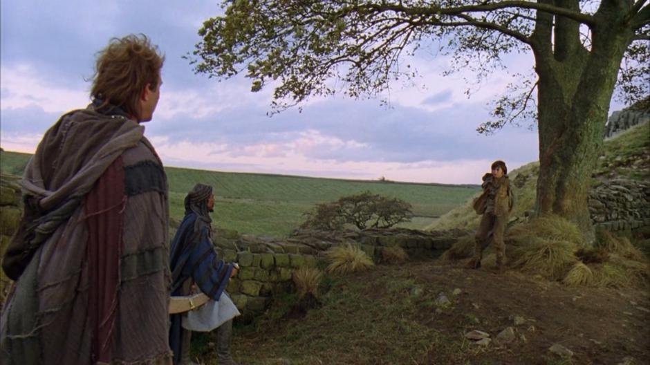 CultureCrave's tweet photo. The iconic Robin Hood tree at Sycamore Gap has been chopped down 

A 16-year-old boy has been arrested 

The tree was believed to be around 300 years old https://t.co/qwZfEwYdZF