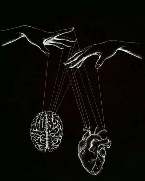 "تلكَ الثرثرةُ التي“
 أُكِلَ بها عقلُك يجب
 أن تُبقيَك مطمئنًا ..

-إنما أنا "إنسانُُ"
 أقسىٰ انفعالٍ 
ممكن أن أتخذهُ 
ضدك أن "أصمتَ"
 وإن صمتت!
 فاعلم أنه ..
 قد انتهي كلُ شئٍ."

#أميرة ✨🦋
#ملاذ_تواقة♾️