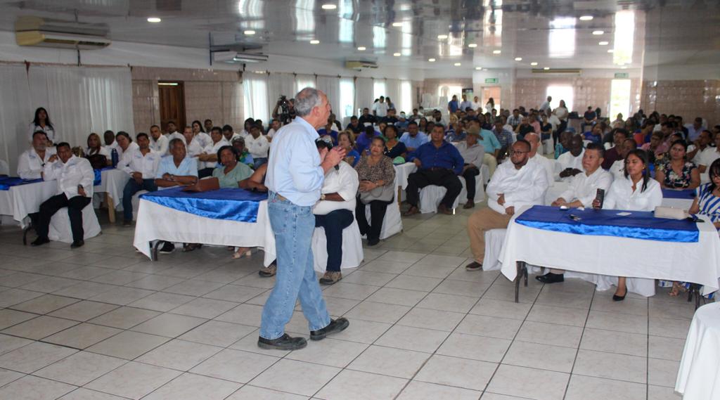 ComisionCortes's tweet photo. Lideres y Lideresas del Partido Nacional en Puerto Cortés, con el apoyo de la Comisión Departamental de Campaña, reciben a Papi a la Orden en un conversatorio sobre la Unidad Partidaria, Organización y Victoria. #hondurasestoyfirme https://t.co/4f3xIvWz9t