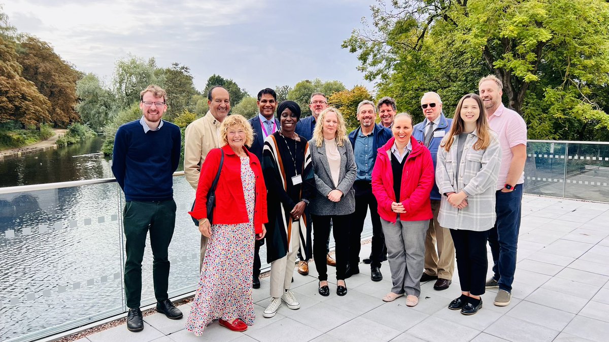 I was delighted to officially open the refurbished Dolphin Centre in Ward End Park today.

Great to see so many of the partners who have helped redevelop the site at the event.

It is teamwork across sectors that will improve things across our fabulous city.

#BeBoldBeBham 💚