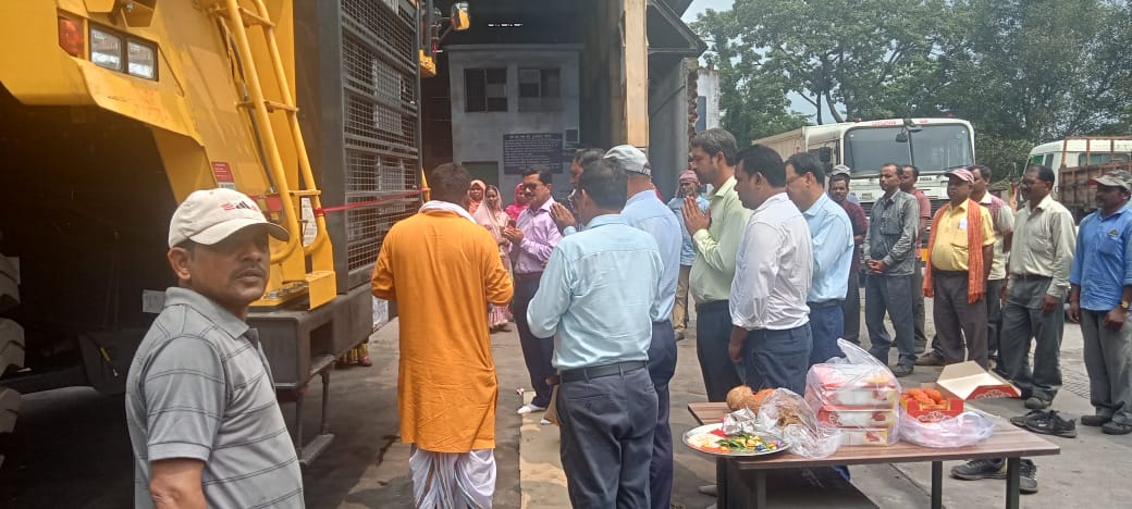 आज दिनांक 28.09.2023 को महाप्रबंधक (ब- स) श्री अजय सिंह द्वारा उरिमारी परियोजना को प्राप्त नए डम्पर का उद्घाटन एवं विधिवत पूजा अर्चना की गई।