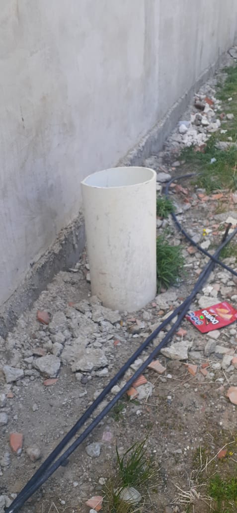 TveoComodoro's tweet photo. Peligro inminente

En el jardín 421, del barrio Pueyrredón, juntan firmas para que se sellen los pozos del patio y que generan un alto riesgo para los chicos que asisten a ese establecimiento. https://t.co/KiMTB5bBUb