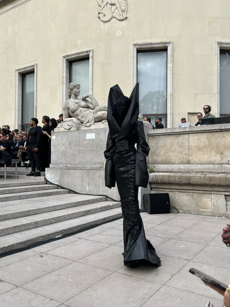 whoisluka's tweet image. The only appropriate outfits to wear on a first date.