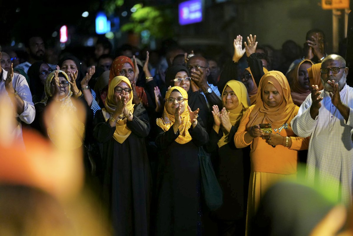 MDPSecretariat's tweet photo. Rayyithun bunany aniyaaverikamah enburi dhiyumeh neh kamah!

Amaazakee #UfaaveriAmaanRaajje 💛

#VoteMDP
#IbuAslam2023 https://t.co/7TYtEoHfRT