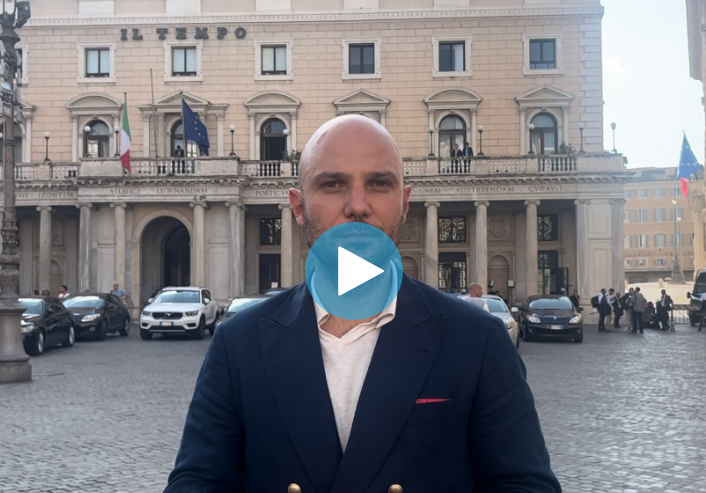 tempoweb's tweet photo. Dopo 10 anni #PiazzaColonna a porte aperte VIDEO https://t.co/2smxEUiJ23 #roma #PalazzoChigi @BenedettoMario https://t.co/j1ojYj0CpO
