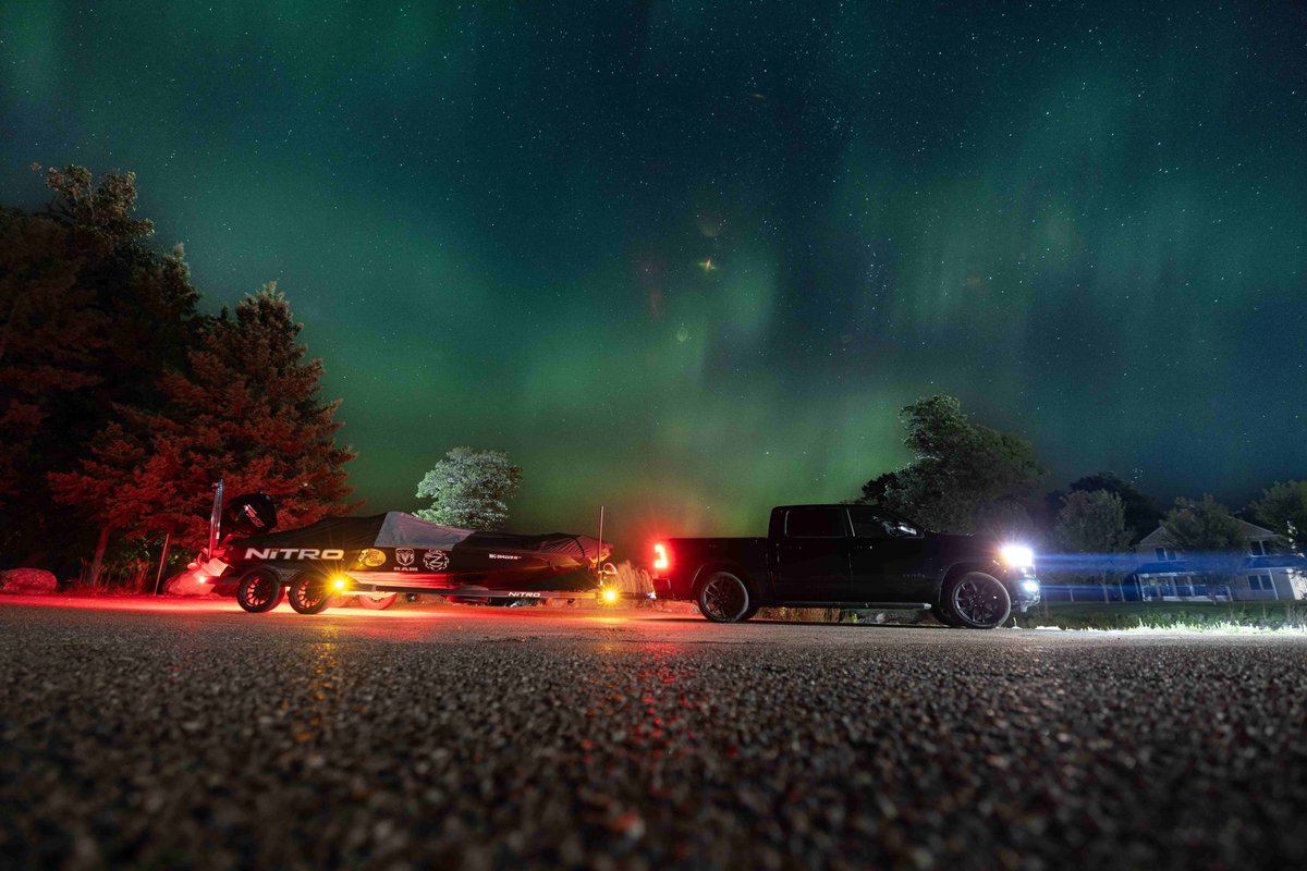 MercuryMarine's tweet photo. Have you ever seen the Northern Lights?

📸: @brianeavey_photo @mark_zona_fishing

#GoBoldly https://t.co/YdeLZXgBY5
