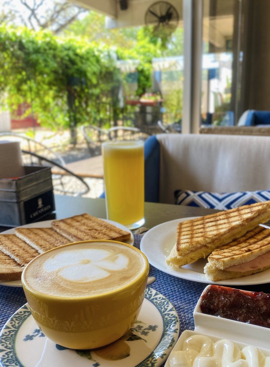 hernanvam's tweet photo. Dato para salir el finde sin gastar mucho. Todos los días combo de desayuno o brunch a 30 mil Gs. Mixto, café de especialidad, queso crema, mermelada, jugo natural y si querés te ponen las tostadas para compartir con alguien (ya incluye en el precio). 
📍Café Viñales. https://t.co/mu0recVmHh