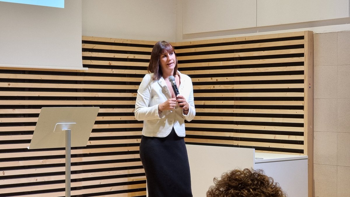 ConsellRep's tweet photo. 📢Comença l'acte de presentació de l'exposició "Denunciem la repressió" a La Model de Barcelona.
 
🗣️Intervenen la consellera @Aurora_Madaula, @Lalisirvent en representació dels CLs i @NuriaMontmany en representació de la Comissió d'Acció Internacional sortint.

🗓️Fins al 8/10. https://t.co/FQ0AZK3f8Y