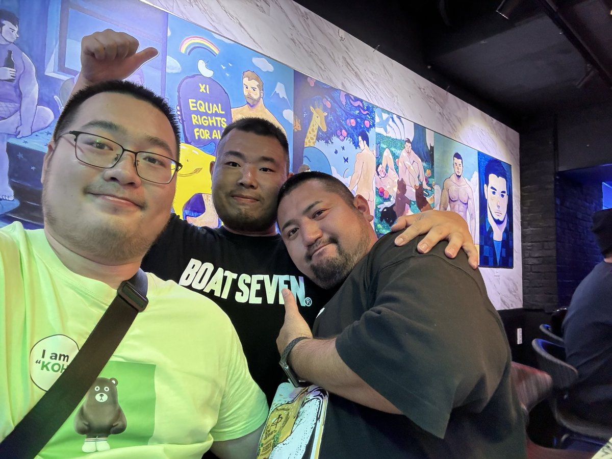 5ongon's tweet photo. 十条で生肉会からのfrom中国から俺のファンが会いたがってるて言うからブルーでテキーラ振舞われてきた🥃 https://t.co/qU81XiaoTh