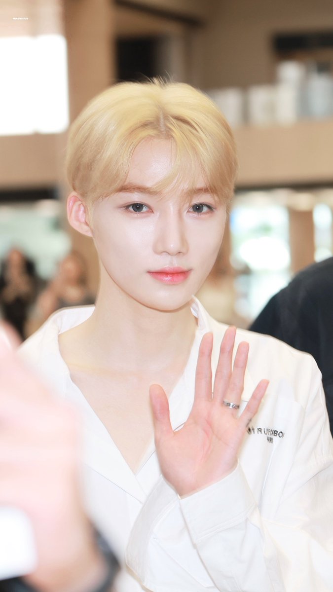 전에 언젠가 올렸던 사진같지만 갑자기 눈에 띄길래 재보정해서 올려봄니다 모두 즐거운 추석 연휴 보내십쇼❤️