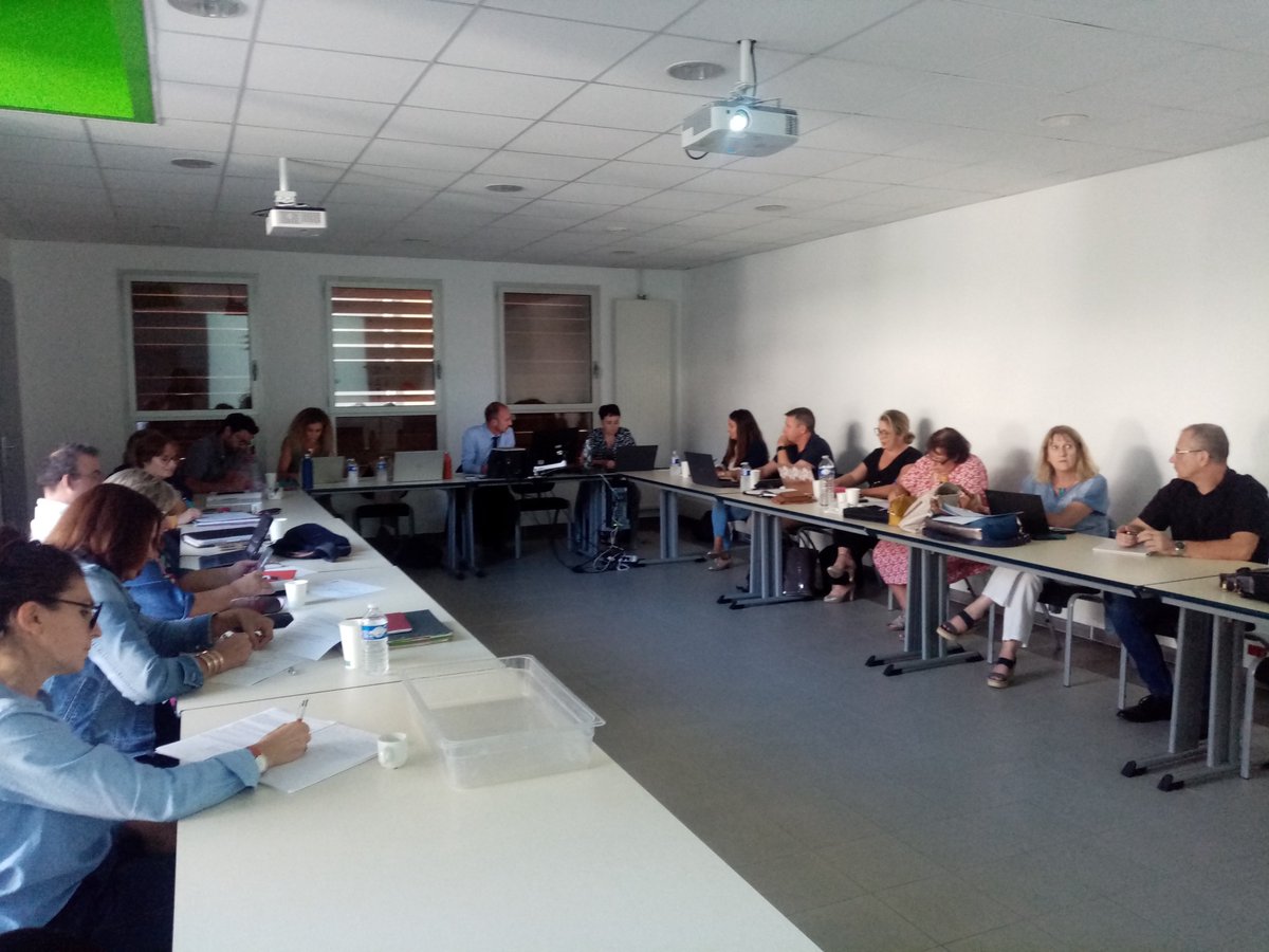 RP3Rochers's tweet photo. Première réunion du directoire du Réseau Pédagogique des 3 Rochers pour cette nouvelle année scolaire. 
Un programme d'actions ambitieux pour la réussite et le bien être des élèves et des personnels. 
@Dsden30 @acmontpellier https://t.co/UhK6b5O2Xu