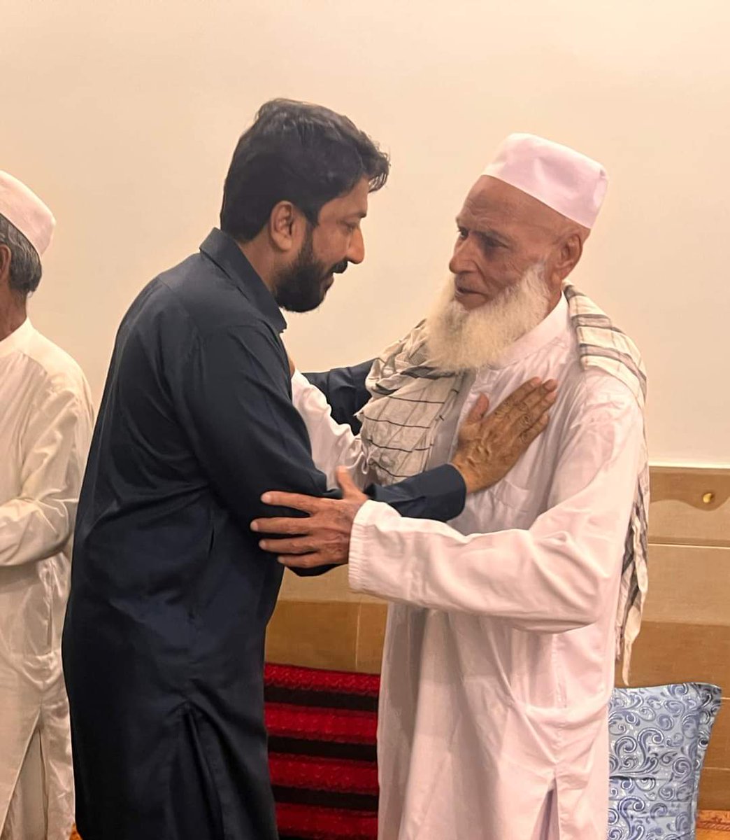 IqbalSandh's tweet photo. اپنے حلقہ انتخاب این اے 242/236 پی ایس 97/99 سہراب گوٹھ ٹاؤن یوسی 02 میں سہرگل آکاخیل کے انتقال پر ان کے اہل خانہ سے تعزیت کی-
اس موقع پرسابق جنرل کونسلر محمد خان آکاخیل، نورمحمد آکاخیل محمد خان ٹھاکر آکاخیل، شہباز گبول  معاز اکاخیل،محبوب برفت جعفر برفت سکندر بلیدی اللہ ورایا خاصخیلی پرویز میمن و دیگر پی ایس 99 سہراب گوٹھ ٹاؤن  کے سینئر دوست بھی موجود تھے-