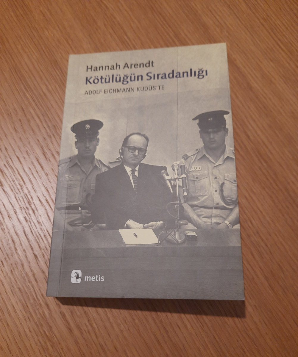 '...Suçluluk duygusundan kurtulmuştum. Kim oluyorlardı da onları yargılamaya kalkıyorlardı?'

Bu soru #NürnbergMahkemeleri ne kadar sürebildi!

'Nihai Çözüm' de Gaz Odalarıydı; Akıllarınca herşeye bir şifre ve bir çözüm bulmuşlardı!

Bu da Rusların Berlin e girişlerine kadardı..!