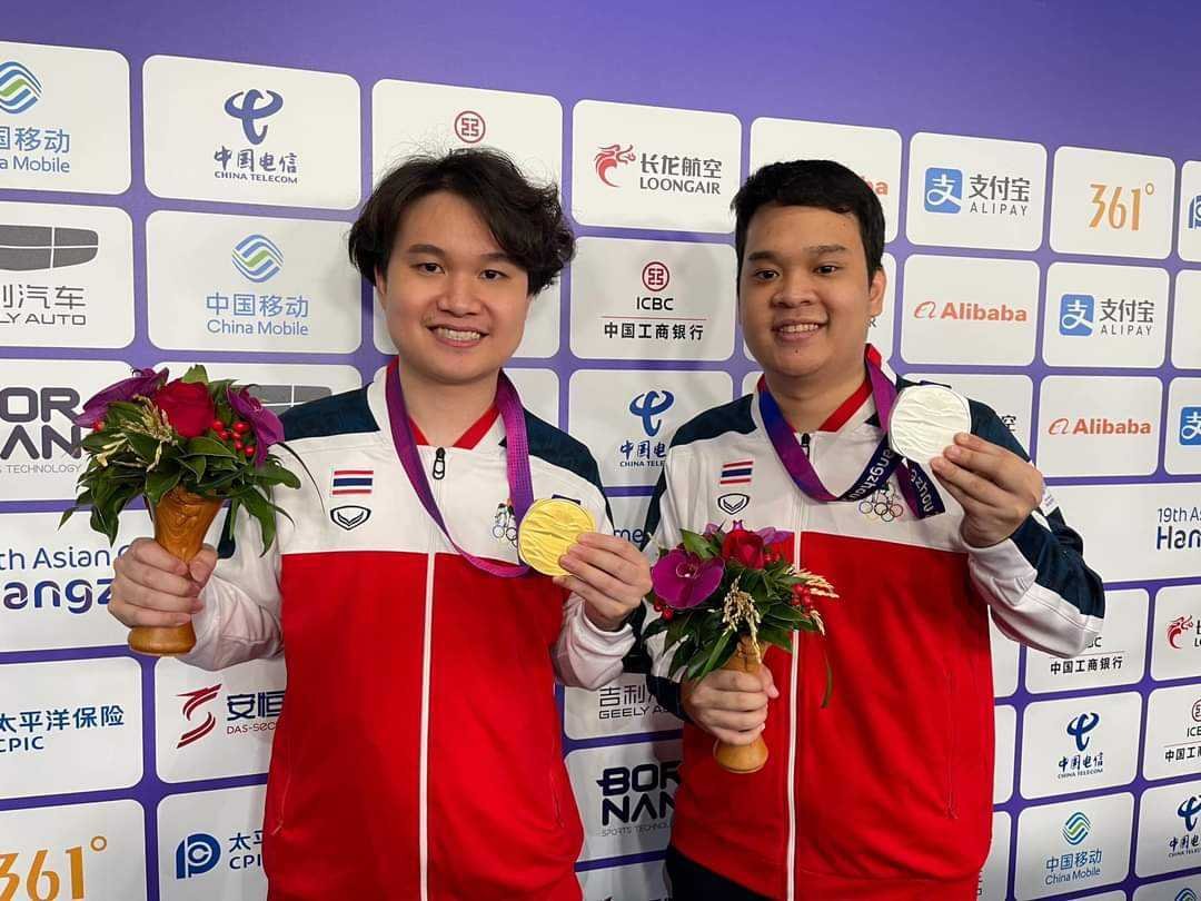 FaZeEsports's tweet photo. Our FIFA Online 4 pros made Thailand proud at the Asian Games in Hangzhou, taking the top 2 spots on the podium! 🇹🇭

🥇 @TDKEANE_S
🥈 @FaZeJUBJUB 

#AsianGames2022 | #FaZeUp https://t.co/iMc2uUHxYk