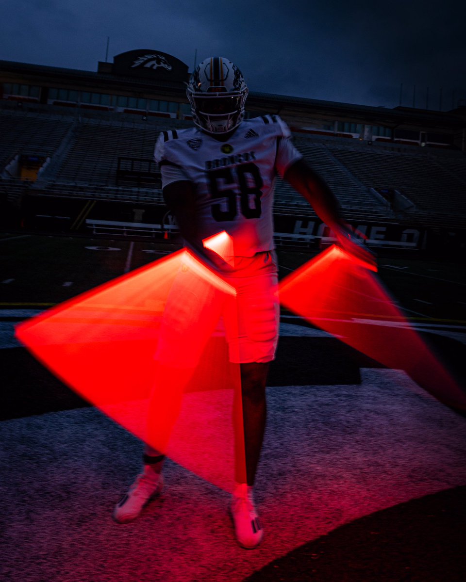WMU_Football's tweet photo. Poise in the Noise

#EAT | #BroncosReign https://t.co/QoAmhSDajR