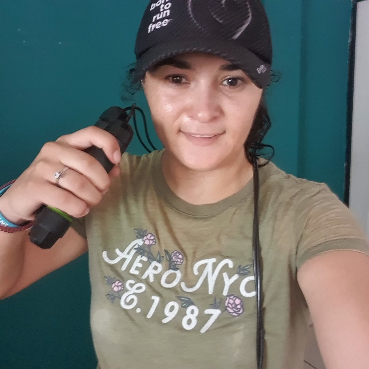 Esmerleonv's tweet photo. Nos duele todo,señal de que el músculo si trabaja,va por buen camino... #SinYolanda 😜🤪👊💪🏃♀️😅🤟♾️✨️🏔🎇
Allá te vamos Reto #261 Tonificar #YORBESTBODY vamos por el #15kGatorade #19kTrailNocturno23 #chipinque #BakPakRace #42kmty #MPM23 por esas metas del fin de años 2023 https://t.co/AuVsElt72m