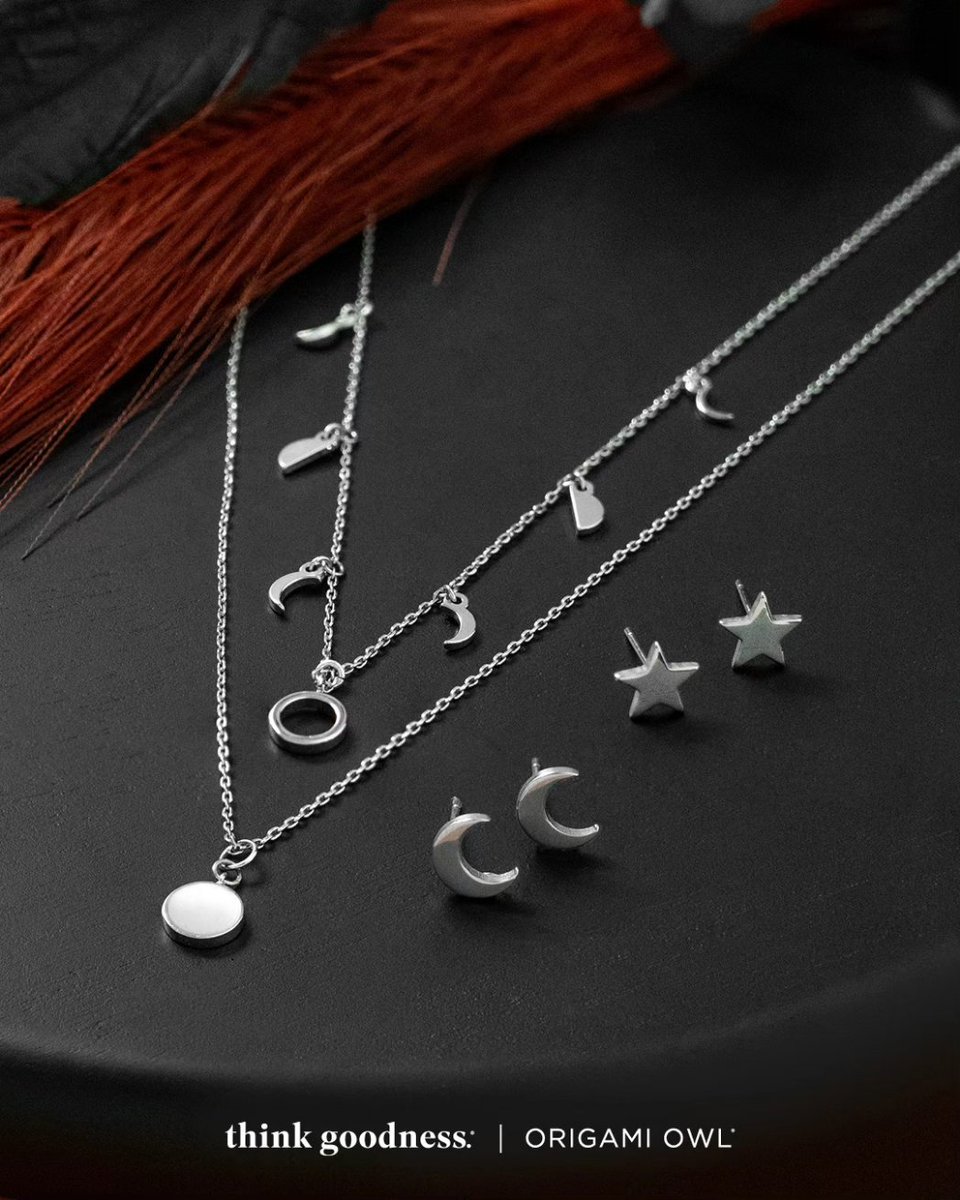 suzyemre's tweet photo. Halloween Collection is live! This is one of the most popular collections of the year and won't be around long! Get yours today!
https://t.co/nA4627lft6
#OrigamiOwl #Halloween https://t.co/hXLNf8Evt9